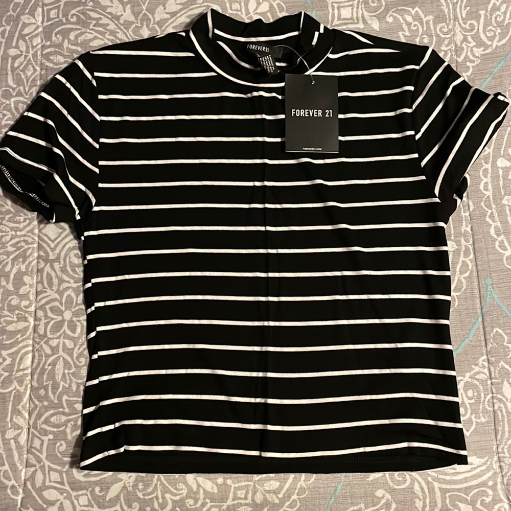 Short sleeve t-shirt by Forever 21